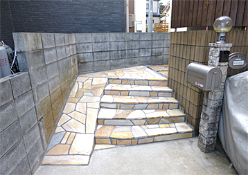 自然石乱貼のスロープ階段